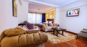 Cranes Suites Hotel - Image 2