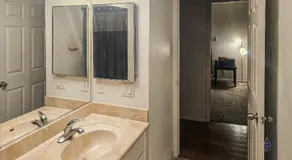 Escondido Urban Stay - Stylish 2BR Apartment - Image 5
