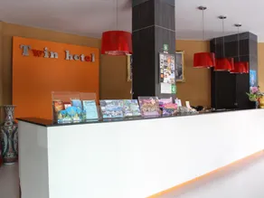 Twin Hotel - Image 4