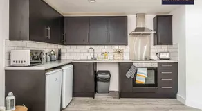 Swan House Apartment 7 - 2 Bed Apartment - Sleeps 5 - Free Parking - Liverpool - close to city centre - By ALL ELITE STAYS - Image 2