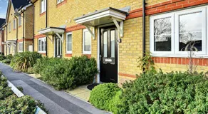 London Heathrow Living Holywell Serviced Houses - 3 and 4 bedrooms By 360stays - Image 3