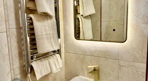 Double Deluxe Centre Apartment- Free Parking - Self Check-In - Cctv - Image 2