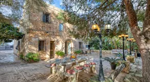 Stunning 2BR Villa with Pool - Image 5