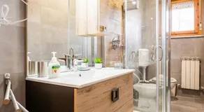 GuestHost - Luni Mare Modern Balcony Flat - Image 2