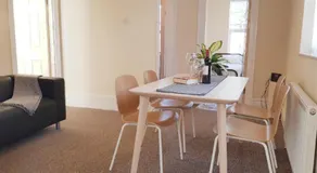 Beautiful 4 bedroom Victorian Apartment Sleeps 7 STOCKPORT - Image 3