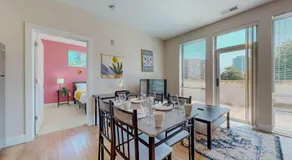 Cozy Modern Home Free Parking - Image 4