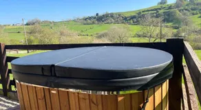 The Snug with exclusive wood fired hot tub - Image 5