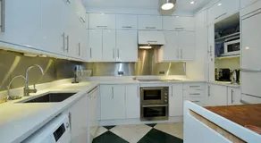 Ennismore Mews - Image 3
