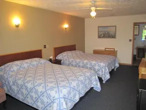 Grove Motel - Image 1