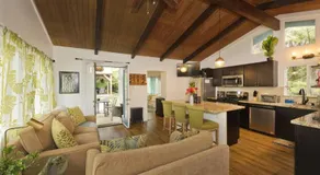 Romantic Retreat, Relax at Hot-tub, Indoor & Outdoor shower, firepit, 5 min to Hawaii Volcano park - Image 3