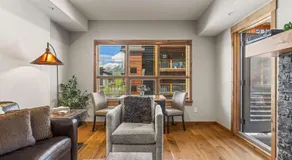 Luxury 1BR King Suite Hot Tub Couple Retreat Central Bridgette Bar - Image 2