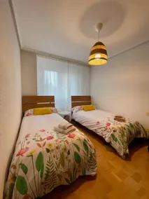 Céntrico y Tranquilo Apartamento con Terraza, 3 Habs y 2 Baños, Garaje incluido - Image 3