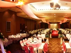 BP Grand Tower Hotel - Image 4