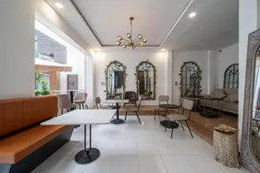 Saigon Experience Private Balcony in Heart of D1 - Image 4