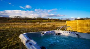 Starlight Lodge - 4 bedroom Barn with Hot Tub! - Image 5