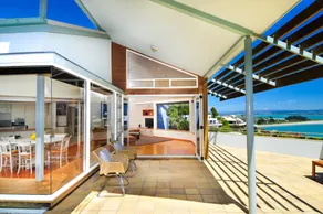 Beach Views Holiday Home - Image 2