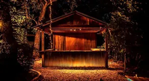 Scenic Glamping Tent Stay with Cozy Lounge Space in Smithville, Texas - Image 3