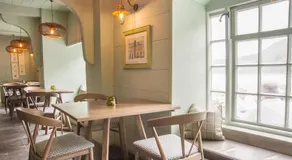 Red Lion Hotel - Image 5