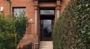 Beautiful, traditional 2 bed flat w free parking - Pass the Keys - Image 5