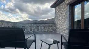 Wood & Stone Guesthouse - Image 4