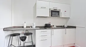 Modern Self-Contained Studio in Dudley Sleeps 2 - Image 3