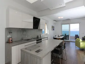 Apartment MJ - Comfort Two Bedroom Apartment with Terrace and Sea View Skaro - Image 4