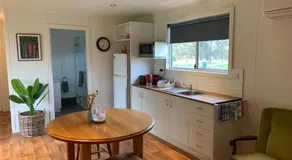 Mascot Cottage - Pet Friendly and Complimentary Breakfast Hamper - Image 3