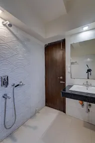 Hotel Pearl Regency - Image 4