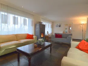 Stunning villa with 1 ha of private forest, a swimming pool, and a sauna - Image 3