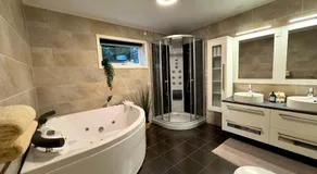 Appartment with garden - Image 2