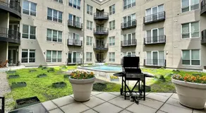 Cozy Downtown Loft with Balcony - Image 5