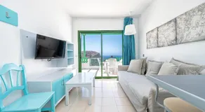 Los Veleros Apartments - Image 2