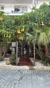 L'Illa Hotel - Image 1