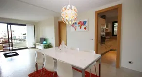 Spacious apartment with 3 pools & gym - Image 5