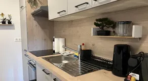 Cozy City Center Designer Apartment for 10 People - Image 3