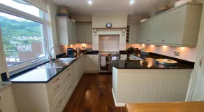 Dartmouth, 10 minute walk to Water Front, Amazing Water & Valley Views, Quiet & Relaxing, Sleeps up to 9 - Image 3