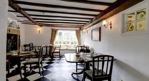 Porch House - Image 3
