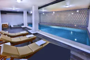 White Monarch Hotel - Image 4