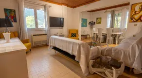 Sailinn Beach House - Image 5
