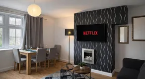 Modern 3 BR Bham HS2 Netflix Free Parking WIFI - Image 2