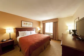 Queens County Inn and Suites Long Island City - Image 2