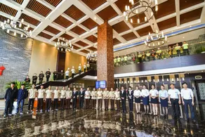Yiqing Holiday Hotel - Image 2