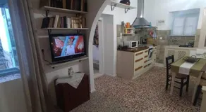 Chrisi's and Jasmin's house - Image 2