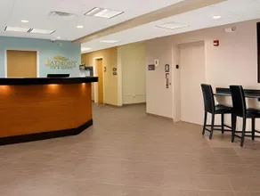 Jacksonville Inn & Suites - Image 5
