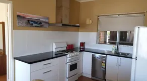 Beach side holiday apartment - Image 3