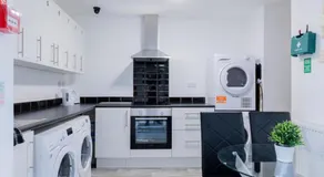 Hillcrest Studio Apartments - Image 3