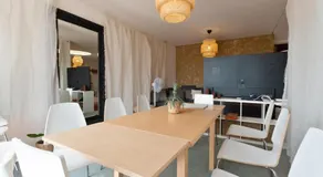 Design Penthouse Rooftop Loft, 190sq, 5 Beds, 2 Panorama Terrace, Hot Tub, 1min to Main Station- 5min to City - Image 2
