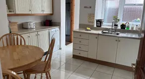 Spacious 5 double bed bedroom bungalow near Belfast - Image 2
