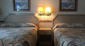Twin Pine Motel - Image 5