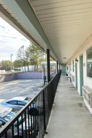 Garden Inn & Suites - Image 5